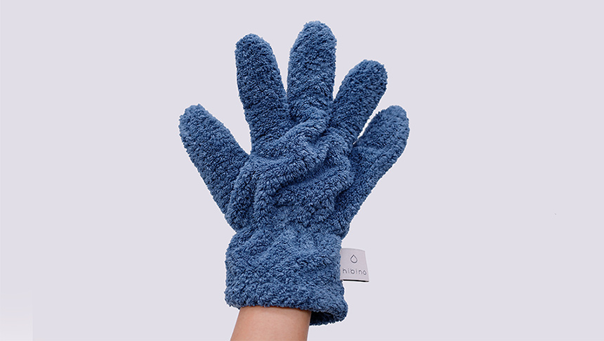 手袋型で指先が自由に使える